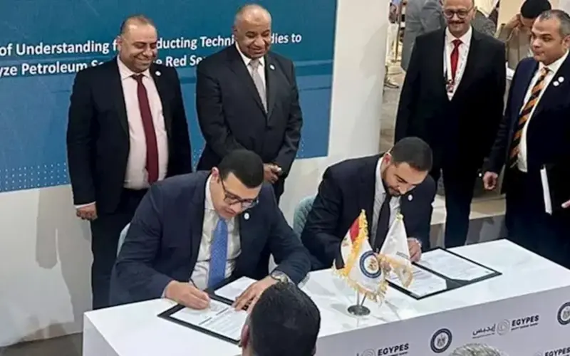 تعاون مصري هولندي للتنقيب عن البترول بالبحر الأحمر